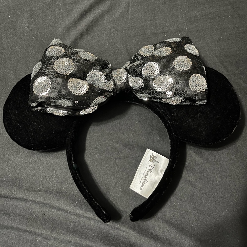 Disney ears with detachable bow